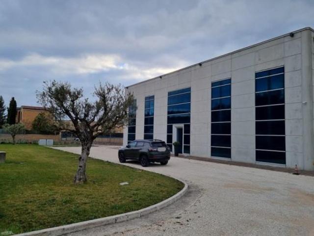 Ufficio in affitto a Marche, Macerata