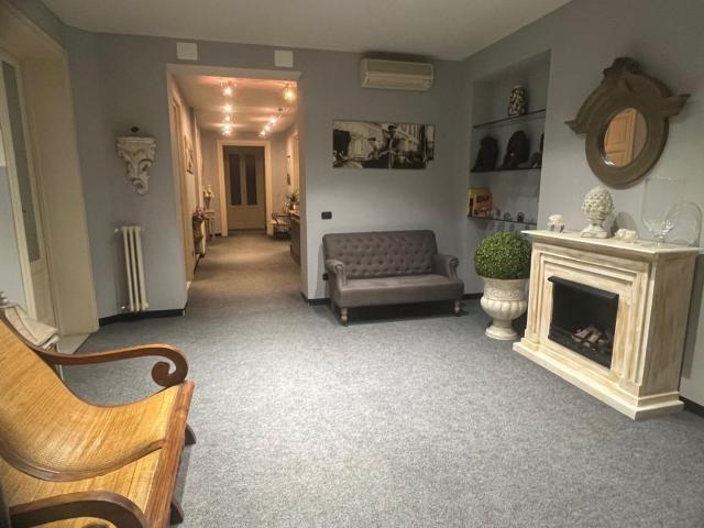 Ufficio in affitto a Bagni Di Lucca Ponte, Lucca