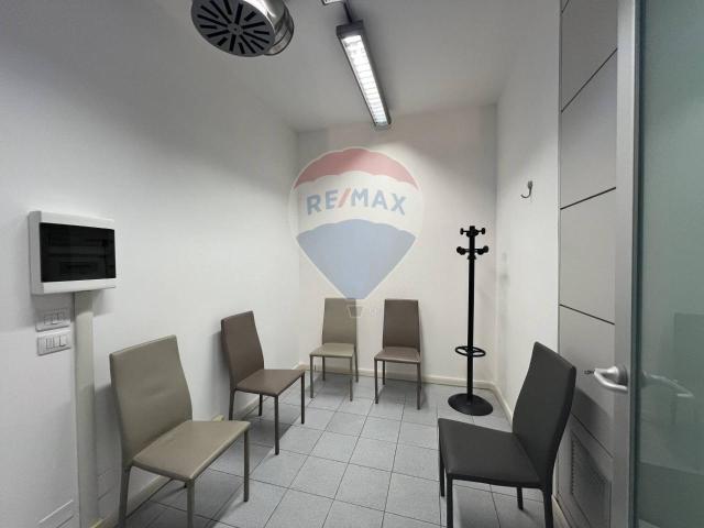 Ufficio in affitto a Marche, Ancona