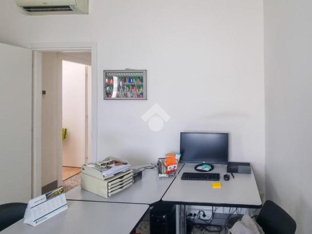 Ufficio in affitto a Malgrate, Lombardia