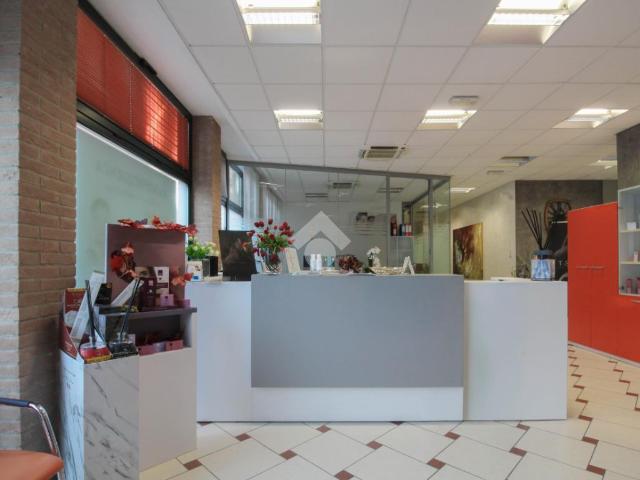 Ufficio in affitto a Unione dei comuni del Distretto Ceramico, Maranello
