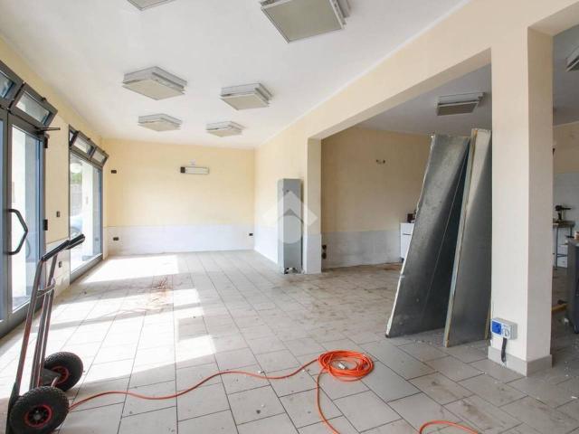 Ufficio in affitto a Unione dei comuni del Distretto Ceramico, Maranello