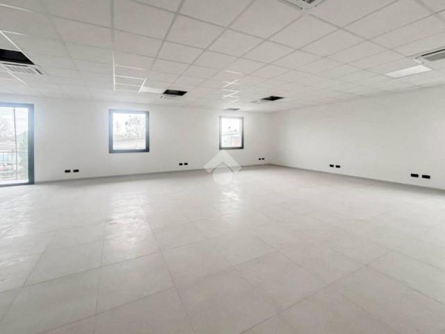 Ufficio in affitto a Unione dei comuni del Distretto Ceramico, Maranello
