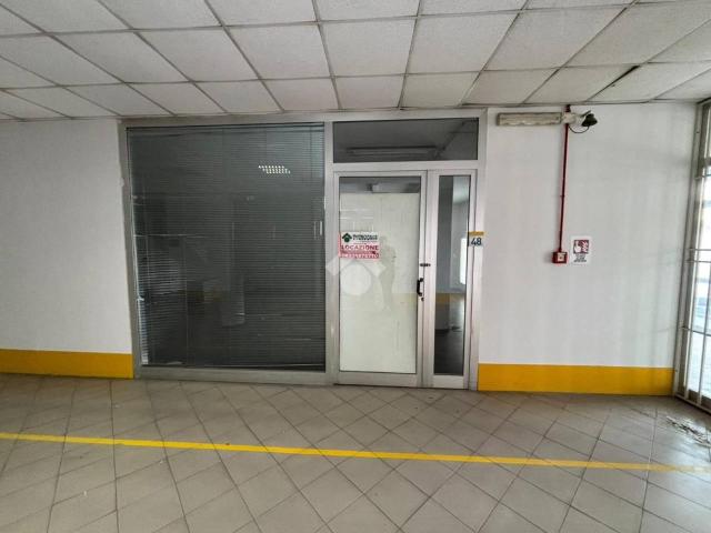 Ufficio in affitto a Zona Industriale Marcianise Nord, Marcianise