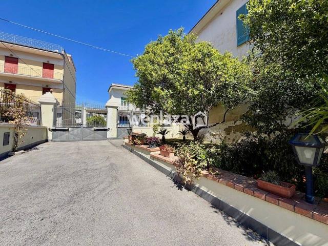 Ufficio in affitto a Massa Di Somma, Campania