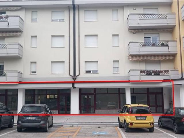 Ufficio in affitto a Marche, Macerata