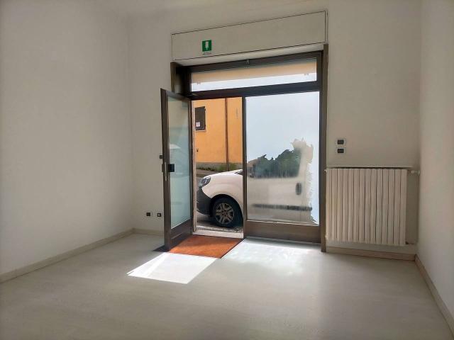Ufficio in affitto a Meda, Monza e della Brianza