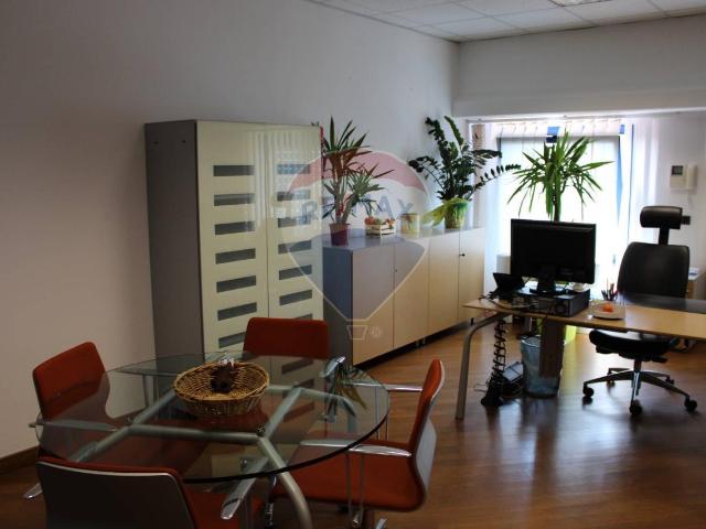 Ufficio in affitto a Medolago, Lombardia