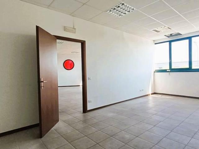 Ufficio in affitto a Unione Comuni Modenesi Area Nord, San Prospero
