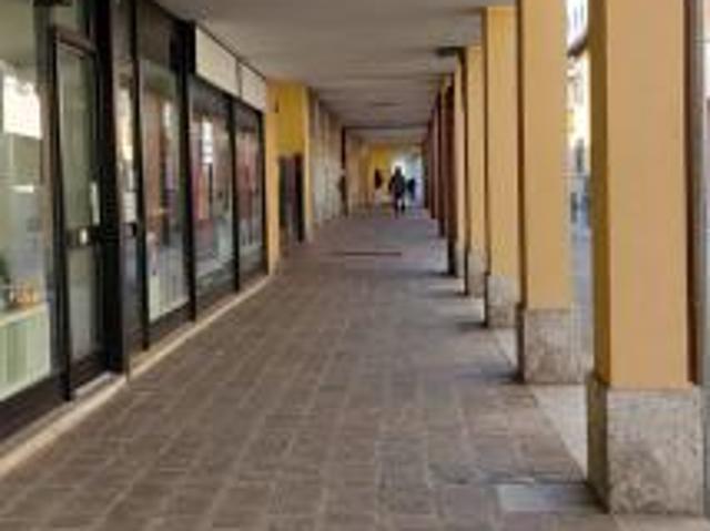 Locale Commerciale in affitto a Melzo, Lombardia