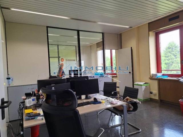 Ufficio in affitto a Municipio 8 di Milano, Milano