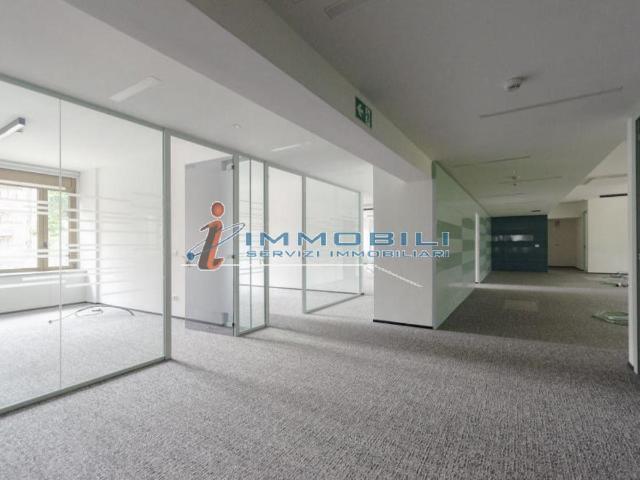 Ufficio in affitto a Municipio 2, Milano