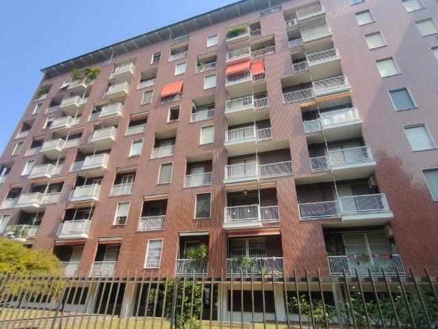 Ufficio in affitto a Municipio 8 di Milano, Milano
