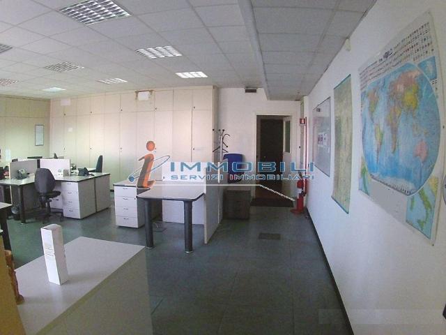 Ufficio in affitto a Municipio 8 di Milano, Milano