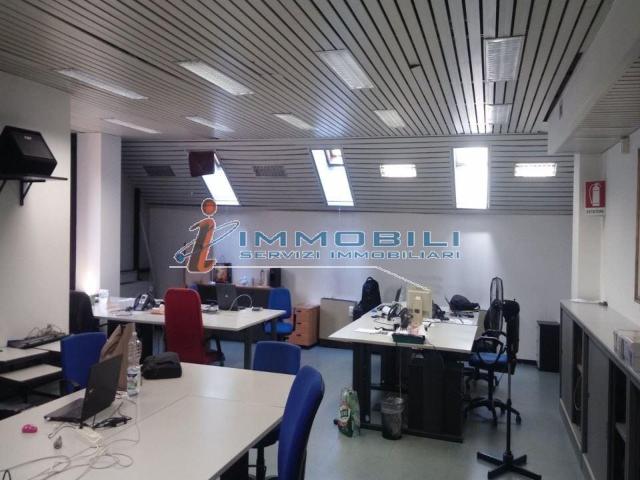 Ufficio in affitto a Municipio 8 di Milano, Milano