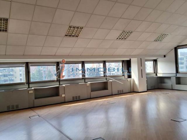 Ufficio in affitto a Municipio 8 di Milano, Milano