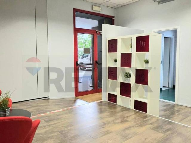 Ufficio in affitto a Municipio 8 di Milano, Milano