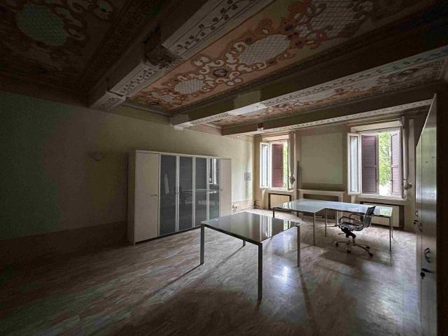 Ufficio in affitto a Mirandola, Modena