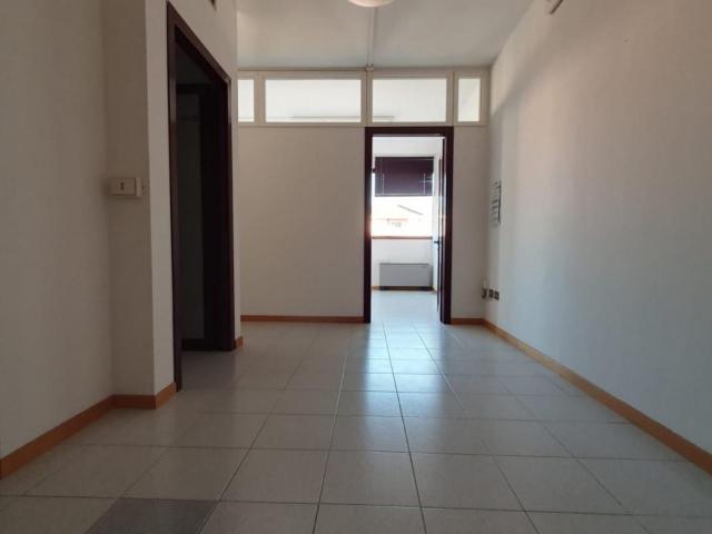 Ufficio in affitto a Unione Comuni Modenesi Area Nord, Mirandola