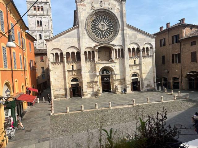 Ufficio in affitto a Centro Storico, Modena