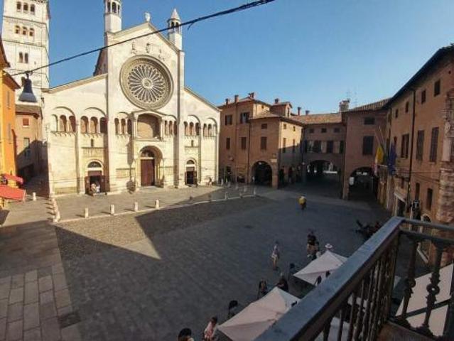 Locale Commerciale in affitto a Centro Storico, Modena