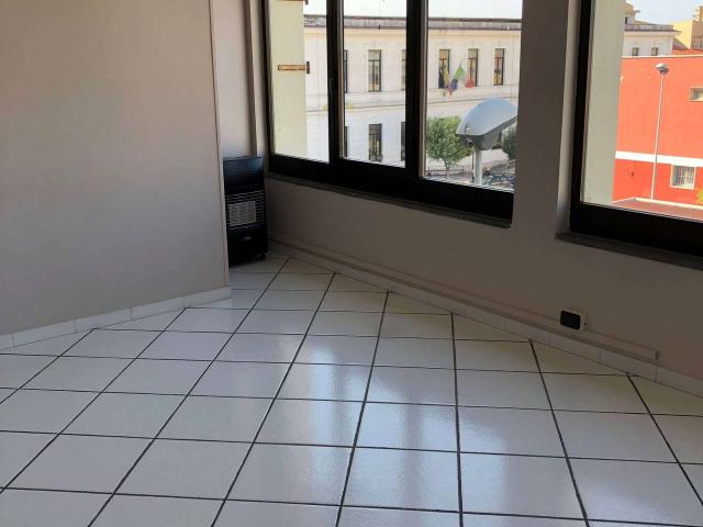 Ufficio in affitto a Mondragone, Campania