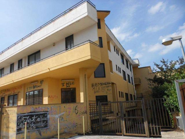 Ufficio in affitto a Mondragone, Campania