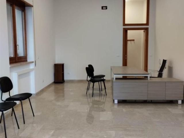 Ufficio in affitto a Puglia, Bari