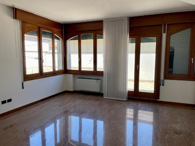 Ufficio in affitto a Condominio Bellavista, Monselice