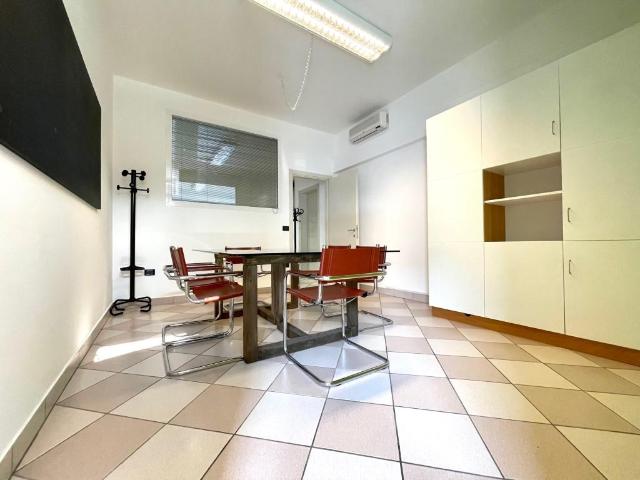 Ufficio in affitto a Centro, Montebelluna