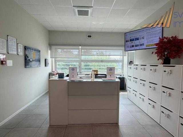 Ufficio in affitto a Cazzaniga, Monza