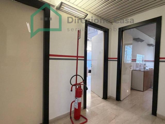 Ufficio in affitto a Municipalità 4, Campania
