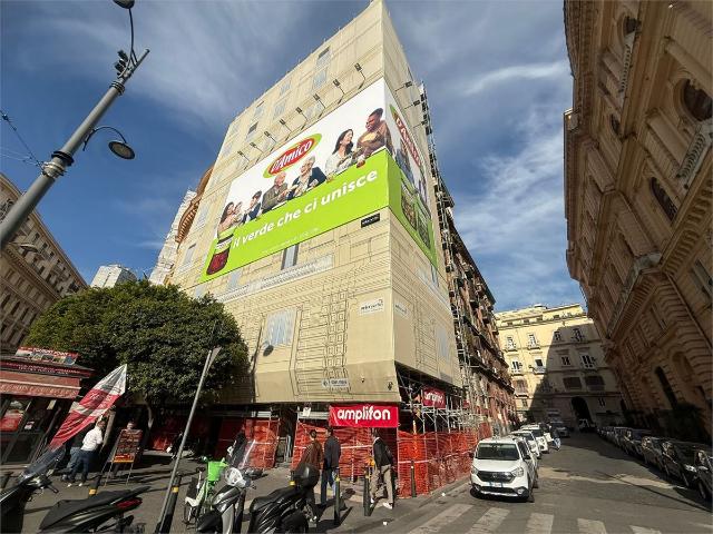Ufficio in affitto a Municipalità 2, Campania