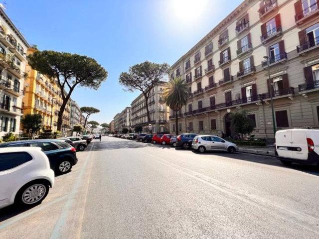 Ufficio in affitto a Municipalità 1, Campania