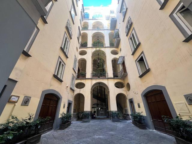 Ufficio in affitto a Municipalità 1, Campania
