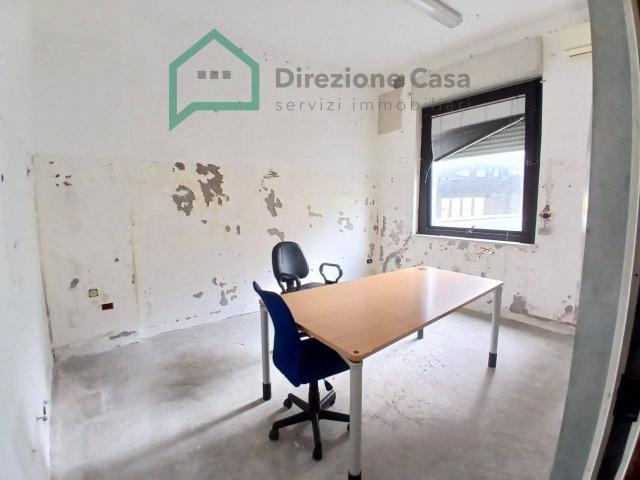 Ufficio in affitto a Municipalità 3, Campania
