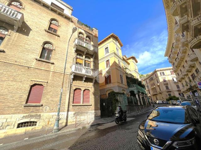 Ufficio in affitto a Municipalità 1, Campania