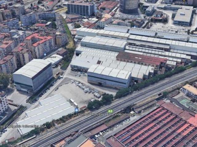 Ufficio in affitto a Municipalità 4, Campania