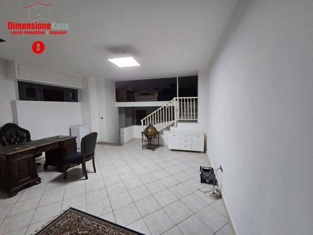 Ufficio in affitto a Nola, Campania