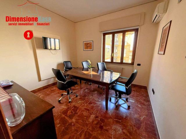 Ufficio in affitto a Nola, Campania