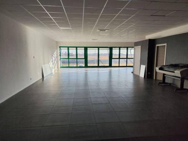 Ufficio in affitto a Torrion Quartara, Piemonte