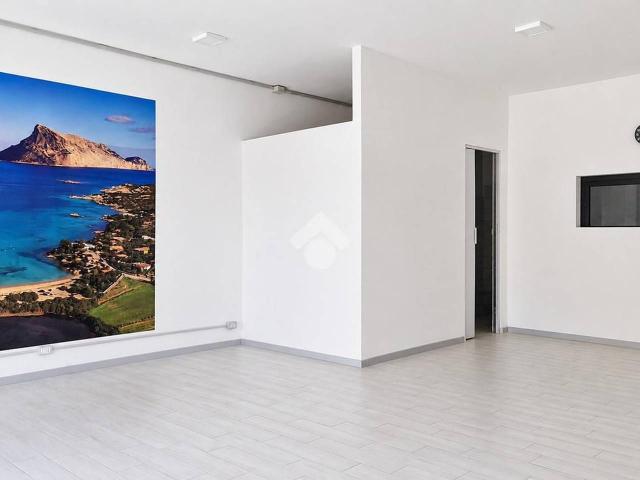 Ufficio in affitto a Poltu Qualtu, San Pantaleo