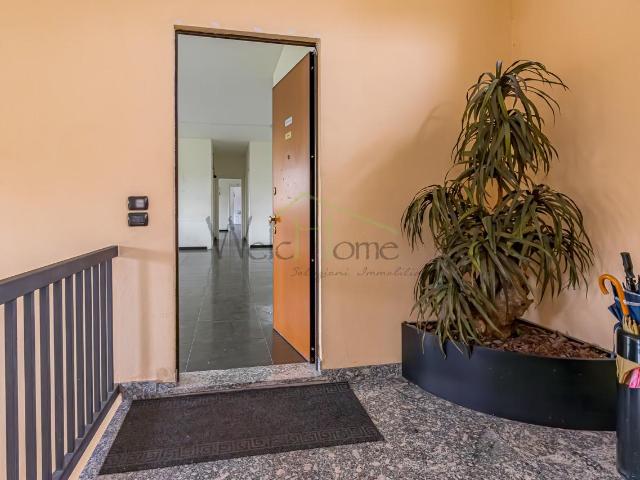 Ufficio in affitto a Orsenigo, Lombardia