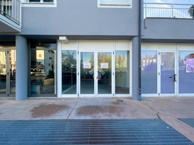 Ufficio in affitto a Padenghe Sul Garda, Lombardia