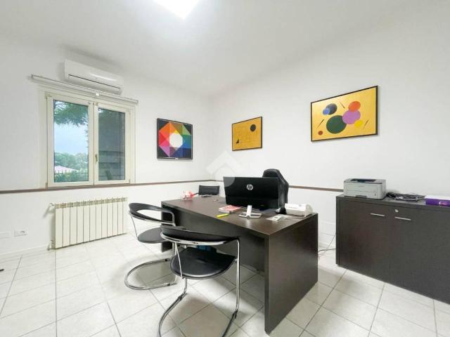 Ufficio in affitto a Padenghe sul Garda, Brescia