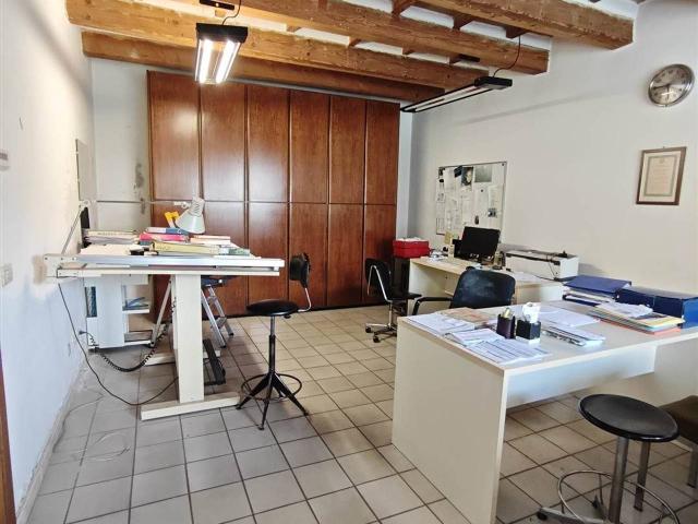 Ufficio in affitto a Pegognaga, Lombardia