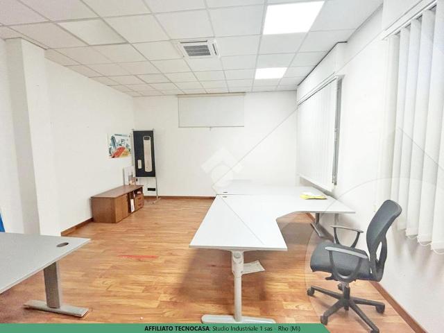 Ufficio in affitto a Pero