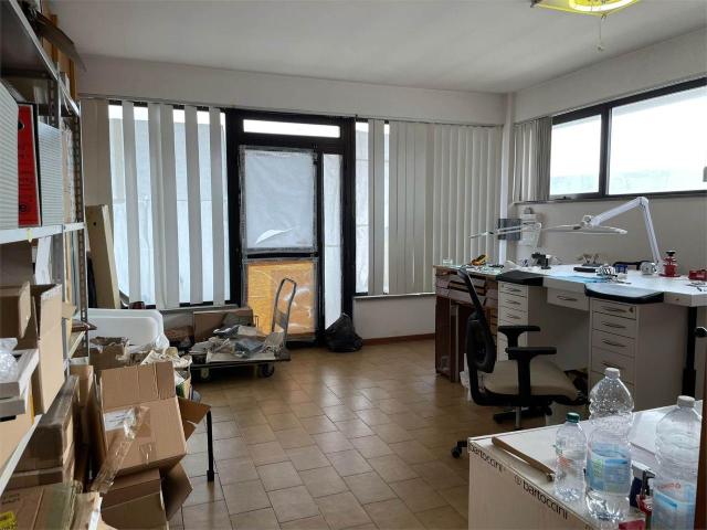 Ufficio in affitto a Perugia, San Sisto