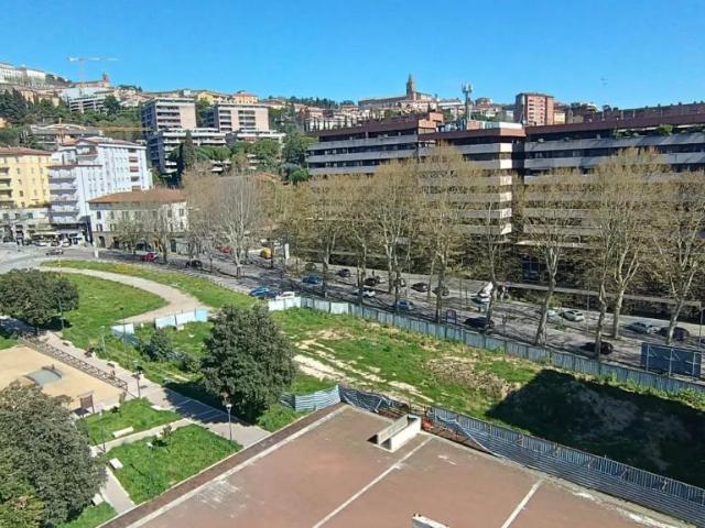 Ufficio in affitto a Perugia, Madonna Alta