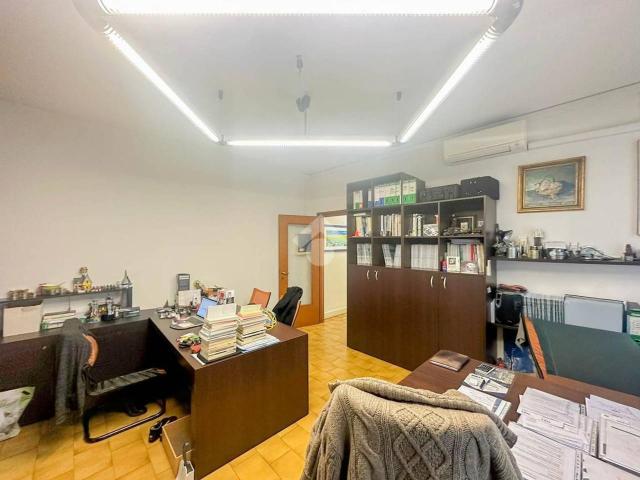 Ufficio in affitto a Peschiera Borromeo, Lombardia